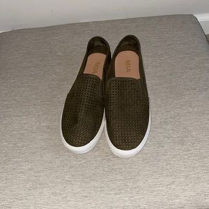 Army green Mia sneaker